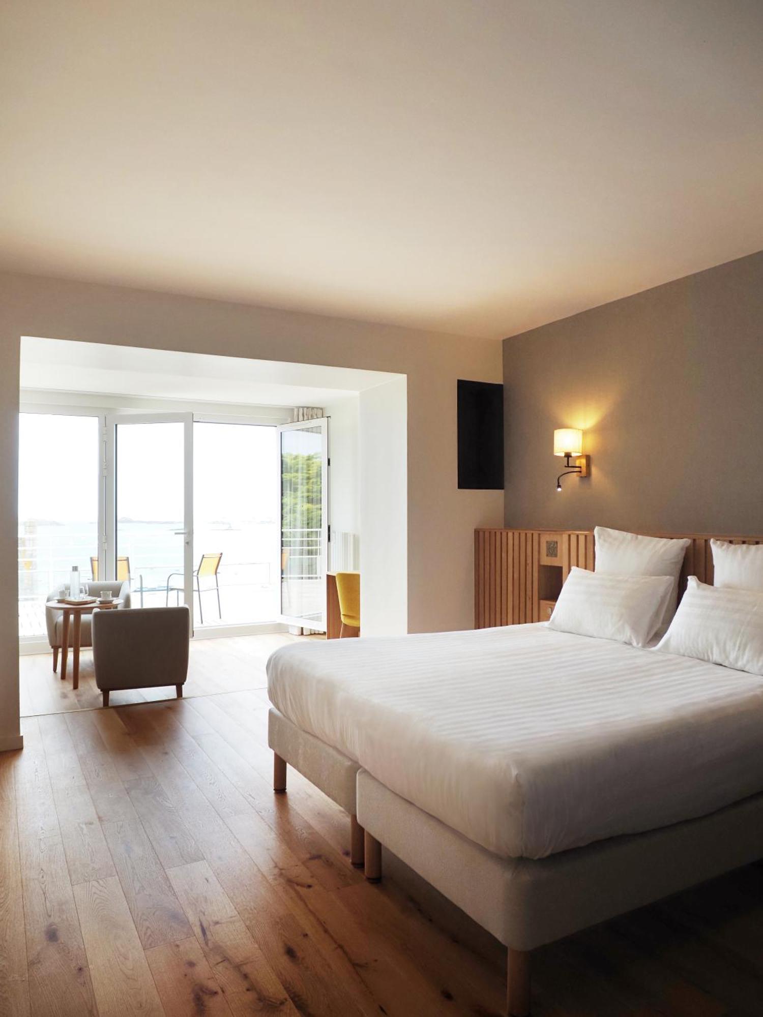 Logis Hotel De Carantec Eksteriør billede